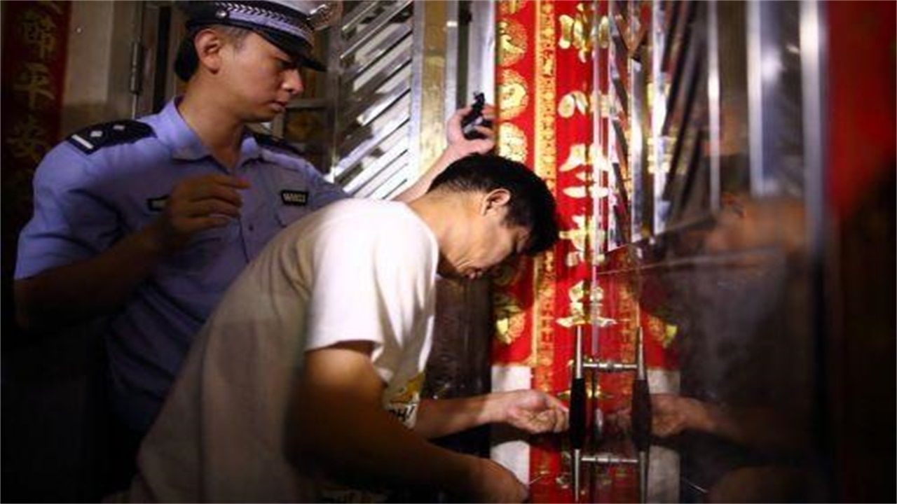 油迈瑶族乡请开锁师傅开了锁后，师傅为什么一般都不进门，就算主人请也不进去？